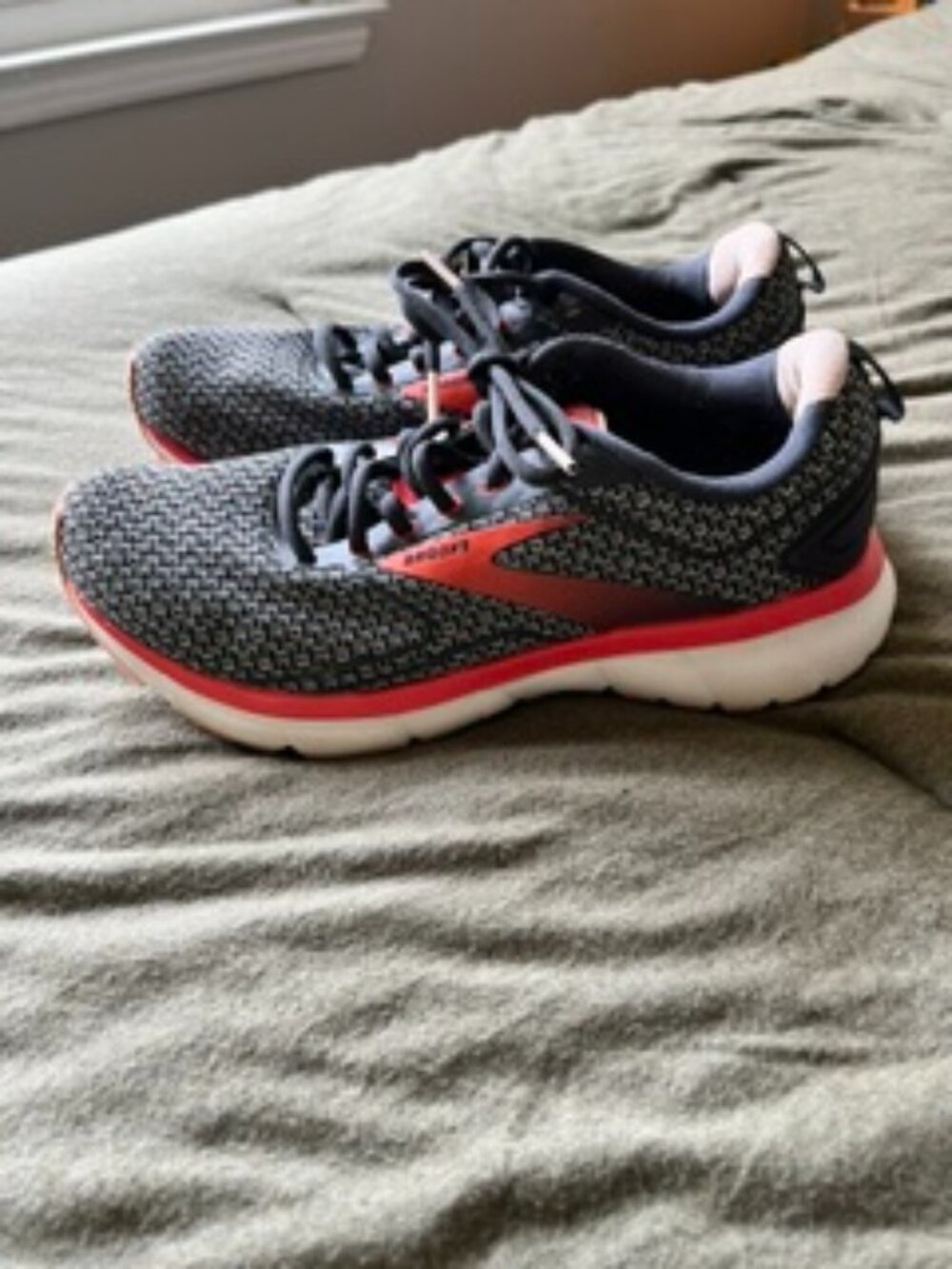 Brooks Transmit 3 Running Shoe Size 8